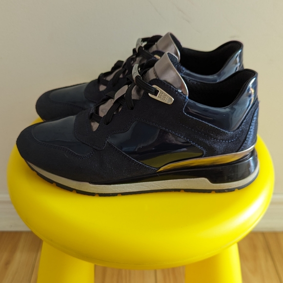Gently used GEOX Navy Blue Sneakers size 5, EU 35 - Picture 10 of 11